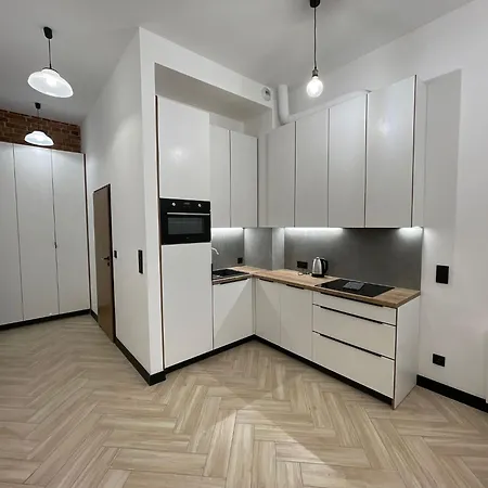 Pod Blekitnymi Podkowami 3*