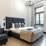 Pod Blekitnymi Podkowami Apartahotel 3*