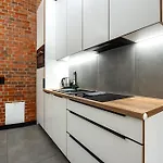 Pod Blekitnymi Podkowami Apartahotel 3*