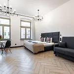 Pod Blekitnymi Podkowami Apartahotel 3*