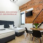 Pod Blekitnymi Podkowami 3*