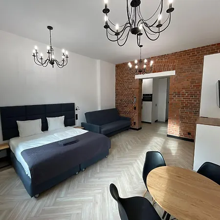 Pod Blekitnymi Podkowami شقة فندقية 3*