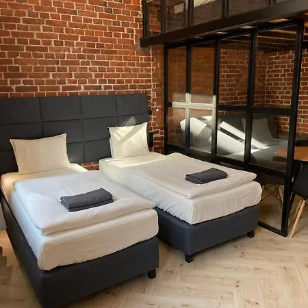 Pod Blekitnymi Podkowami 3*