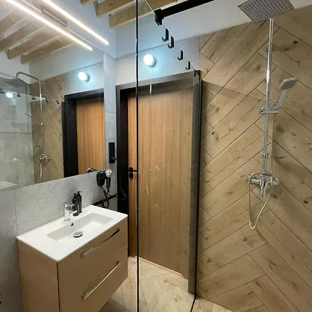 Pod Blekitnymi Podkowami شقة فندقية 3*