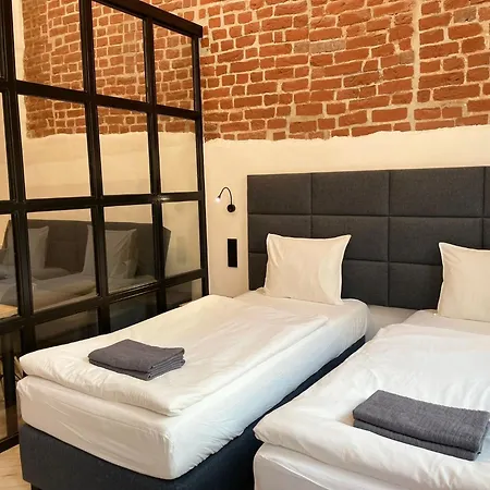 Pod Blekitnymi Podkowami 3*