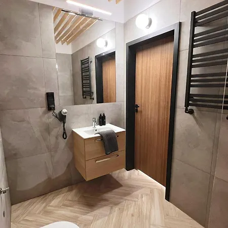 Pod Blekitnymi Podkowami 3*