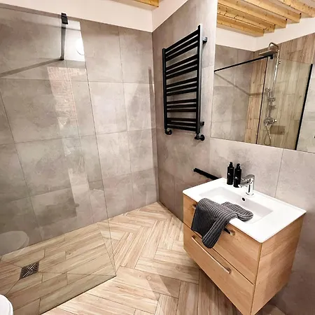 Pod Blekitnymi Podkowami شقة فندقية 3*