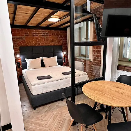 Pod Blekitnymi Podkowami