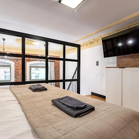 Pod Blekitnymi Podkowami