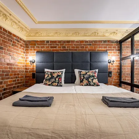 Pod Blekitnymi Podkowami