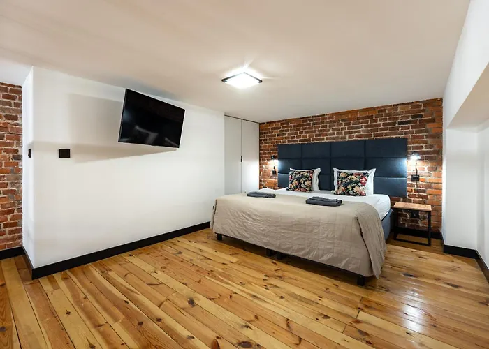 Pod Blekitnymi Podkowami Apartahotel 3*