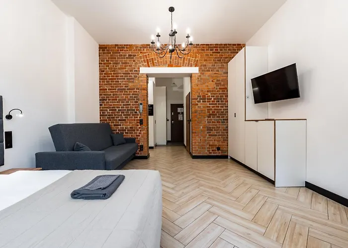 Pod Blekitnymi Podkowami 3*