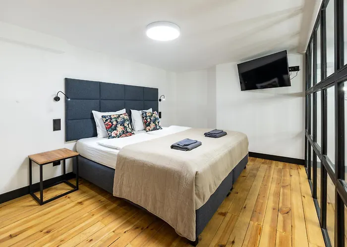 Pod Blekitnymi Podkowami 3*