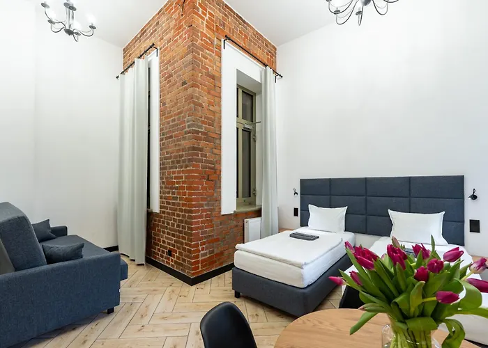 Pod Blekitnymi Podkowami 3*