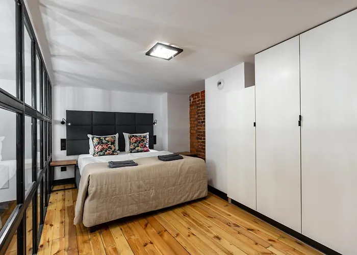 Pod Blekitnymi Podkowami 3*