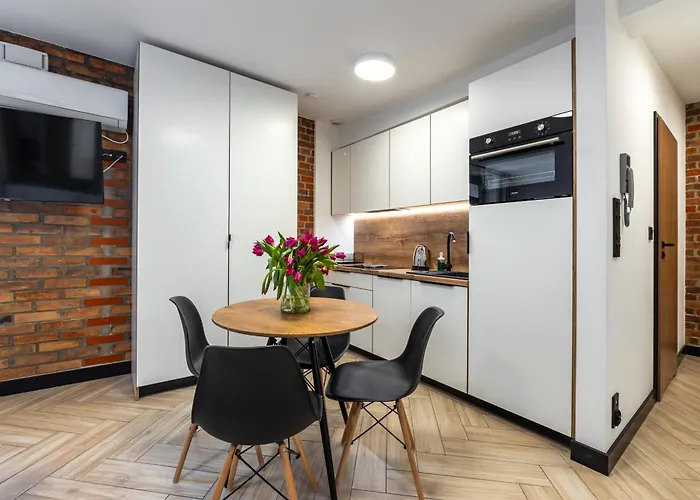 Pod Blekitnymi Podkowami 3*